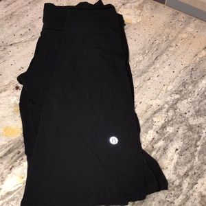 Lululemon sz 6 simply bare un-tight